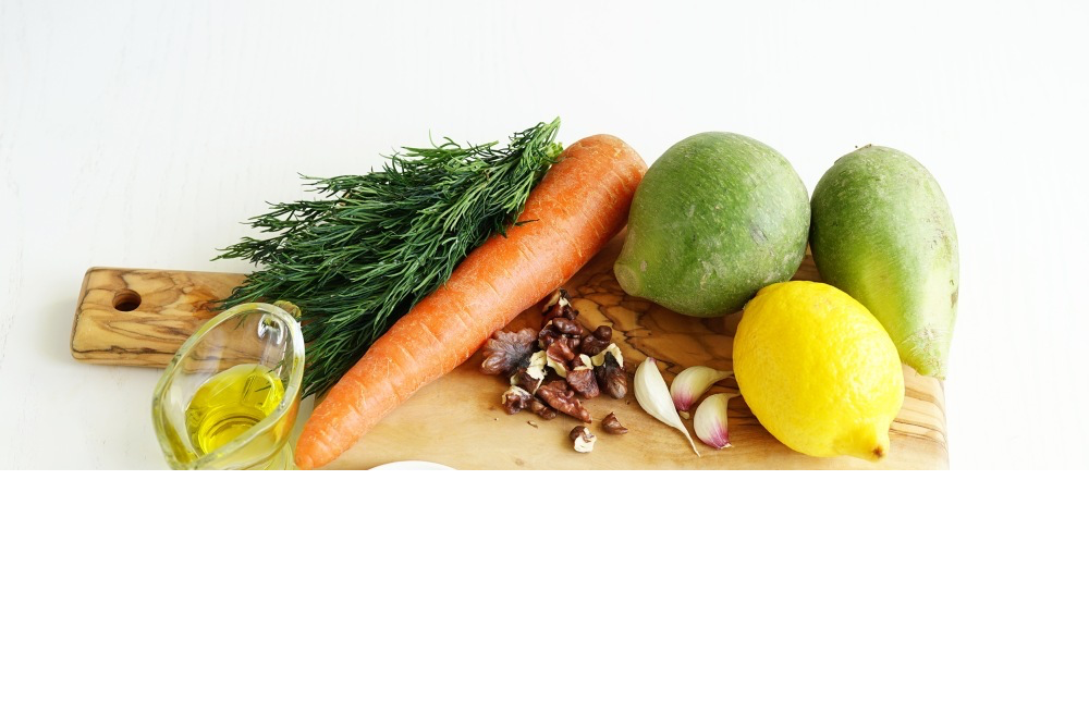 Легкий и полезный салат из зелёной редьки