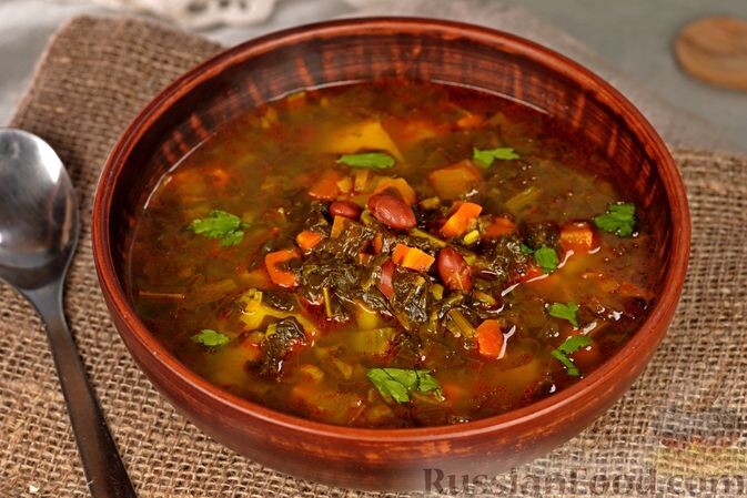 Яркие и сытные: лучшие супы для любого настроения