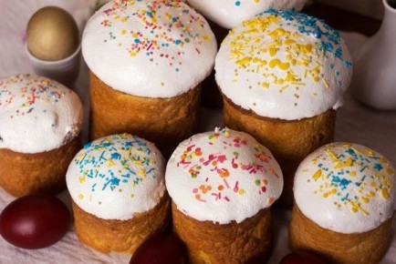 Куличи на Пасху: испечь или купить?