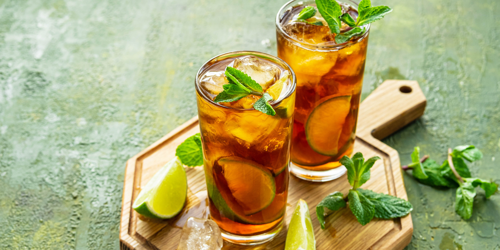 Холодный чай с сухофруктами и мятой