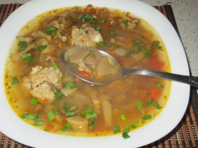 Грибной суп с фрикадельками: вкусное и экономное блюдо для всей семьи