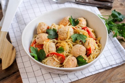 Удивительные спагетти с индейкой и маринованным перцем