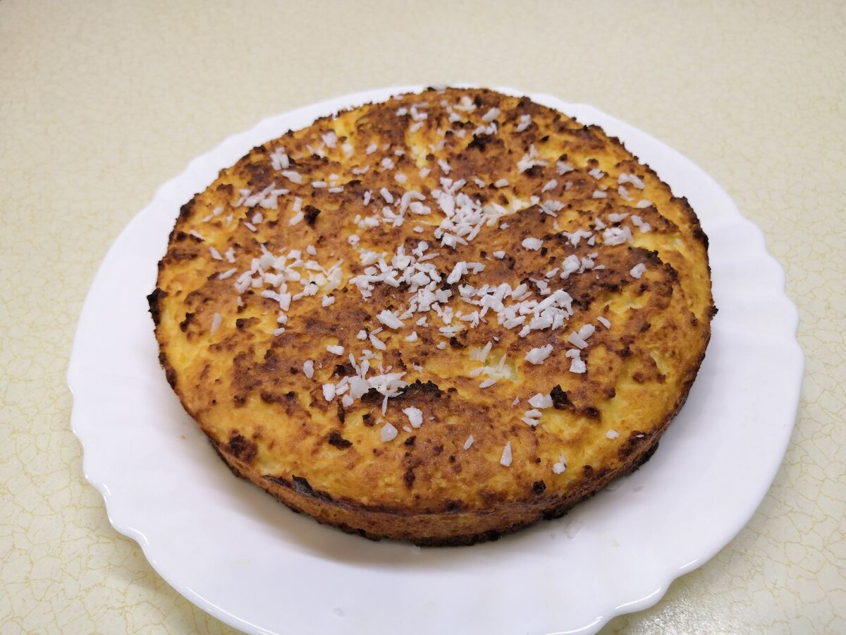 Нежная запеканка с кокосом: всего 165 калорий на порцию