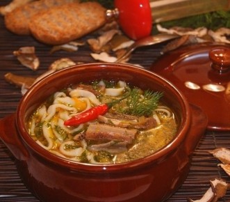 Ароматный грибной суп с домашней лапшой