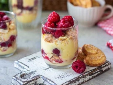 Ленивый Наполеон: легкий десерт в стакане без выпечки