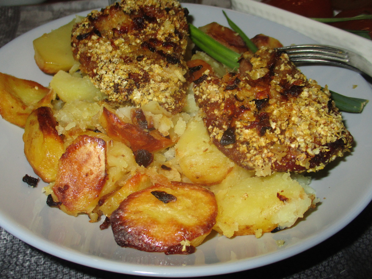 Теплое зимнее угощение: свинина с картошкой в духовке