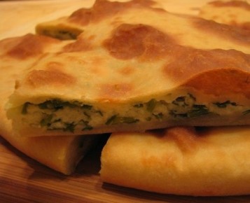 Простой и вкусный пирог с сыром и зеленью