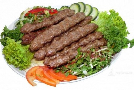 Необычный люля-кебаб из баранины с зеленью: простота и уют на вашей кухне