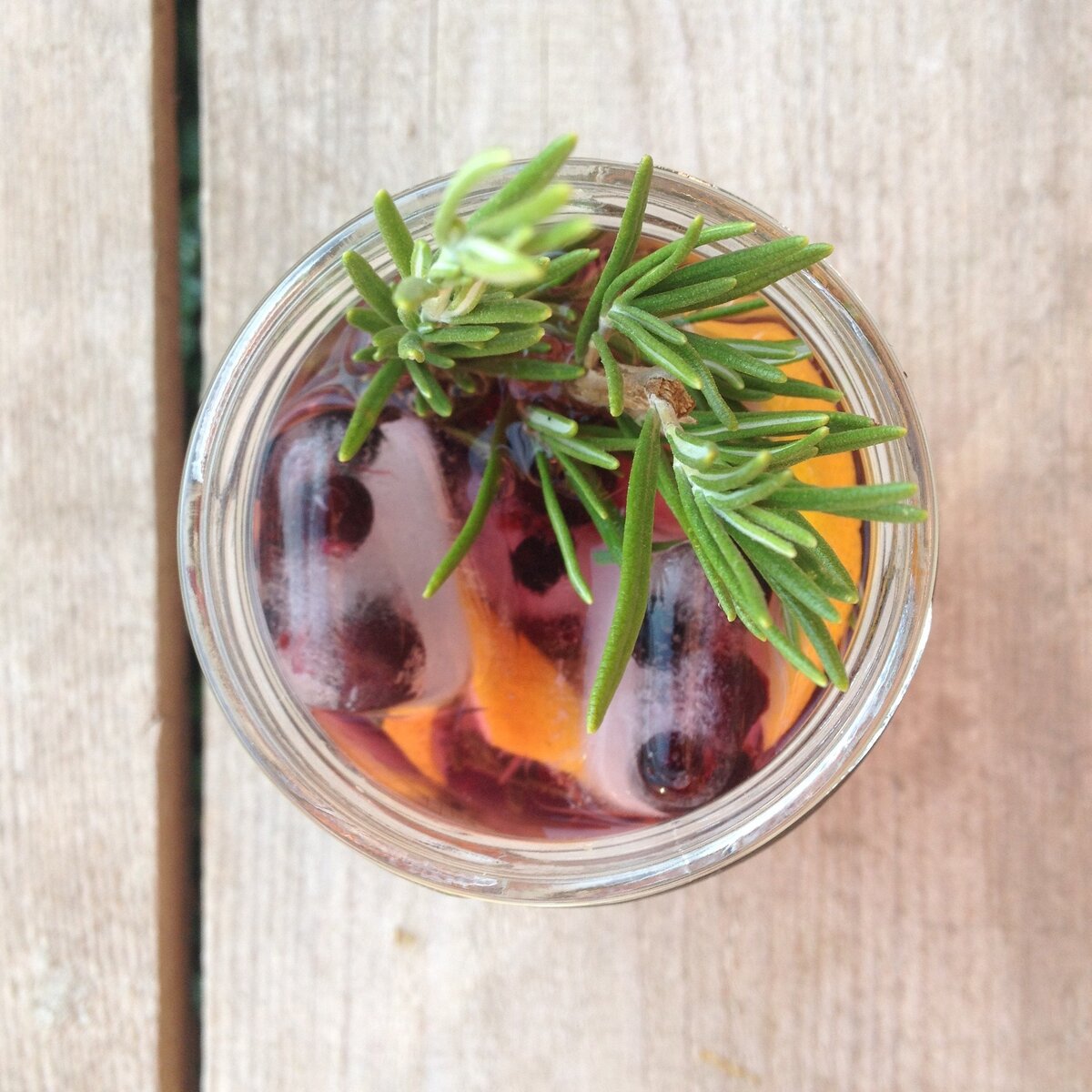 Удивительный кулер с ароматом ромашки и черной смородины