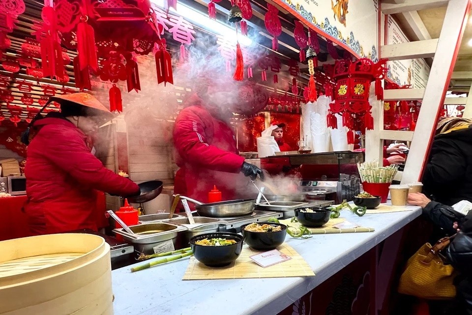 Московские рестораны под музыку драконов встречают китайский Новый год