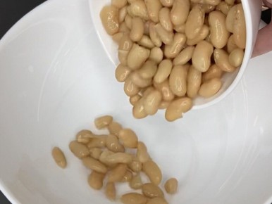 Летний салат с рыбой: свежесть без варки