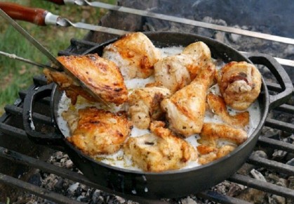 Нежный шашлык из курицы в сливочном соусе: так вкусно, что не оторваться