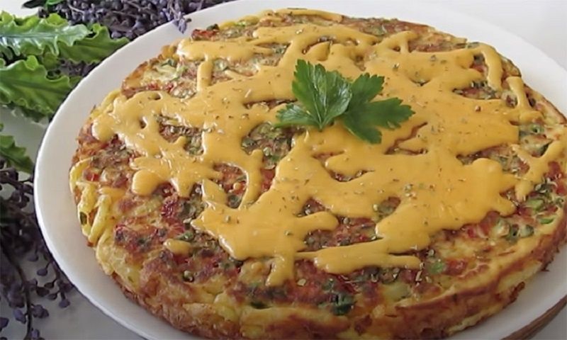 Как удивить гостей картофельным пирогом на сковороде