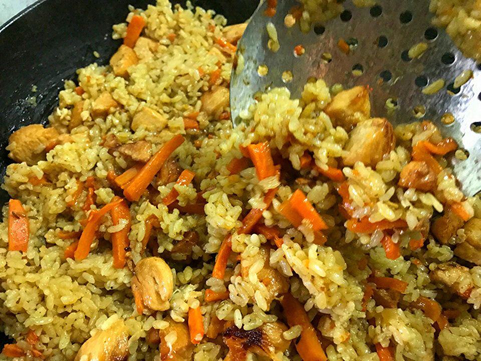 Ленивый плов с курицей: быстрый и вкусный рецепт для занятых