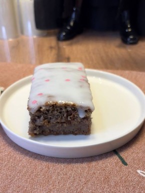 Клубничный пирог со злаками: десерт, который позаботится о вашей коже