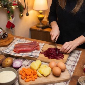 Цена традиционной селёдки под шубой продолжает расти