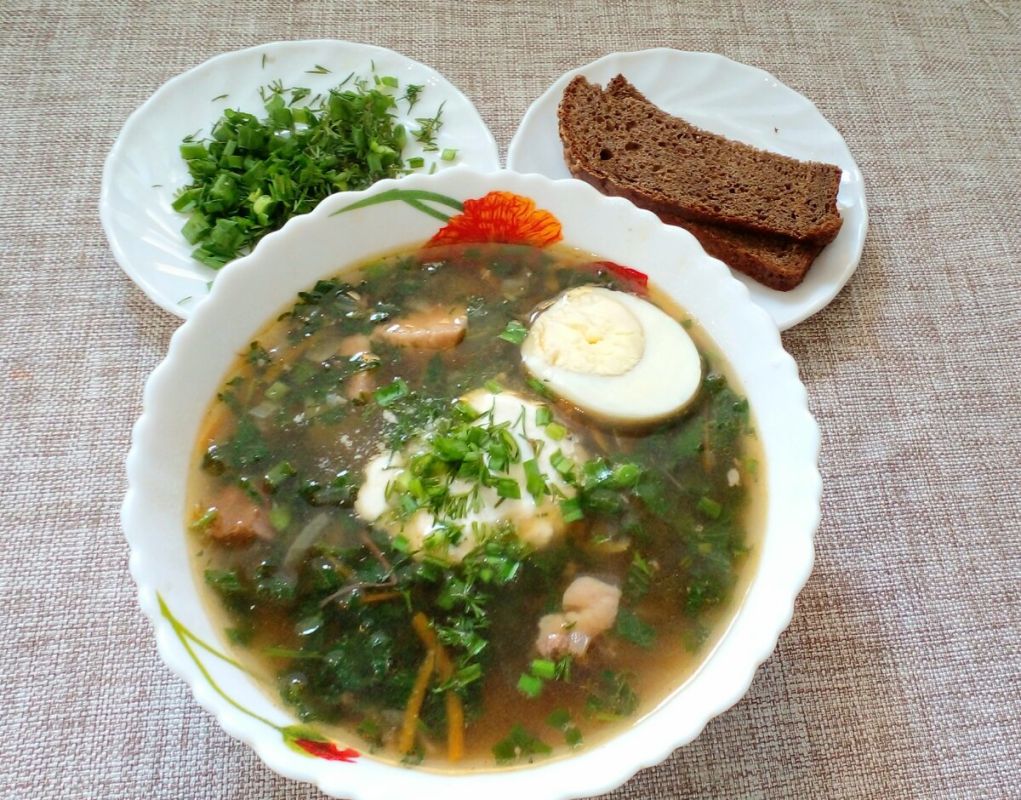 Неповторимый весенний вкус: суп из крапивы для здоровья