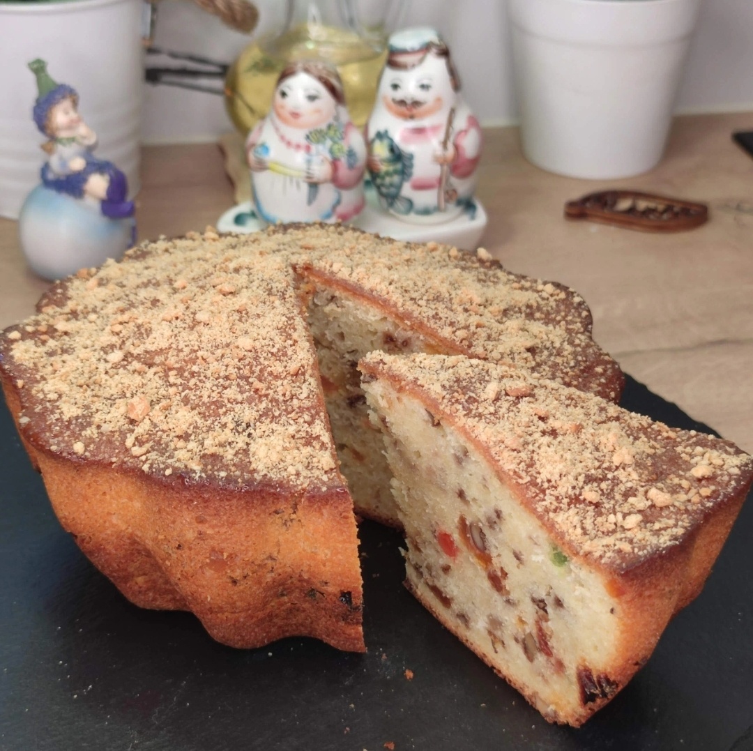 Легкий кекс на кефире с изюмом и орехами