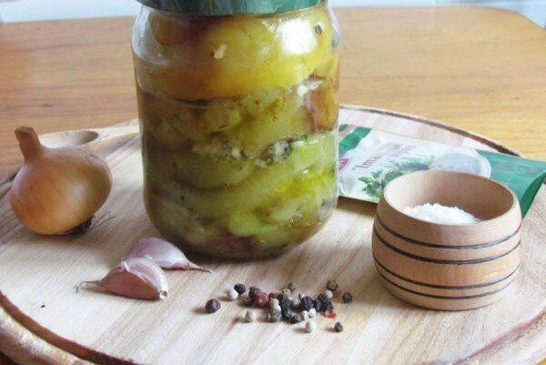Сочные болгарские перцы в масле с чесноком на зиму