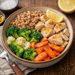 Тёплый боул с индейкой и гречкой: простой рецепт для здоровья