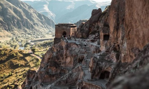 Удивительный Вардзия: Путешествие в Сердце Грузинского Наследия