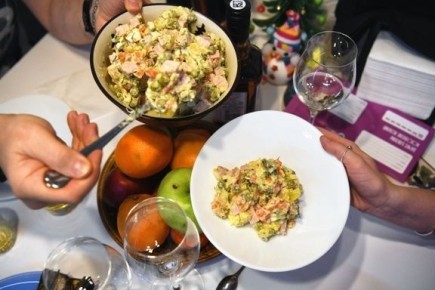 Как сделать новогодний оливье полезнее: секреты от нутрициолога