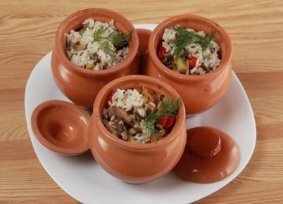 Вкусный постный рис с грибами в горшочках: идеальный ужин для соблюдающих пост