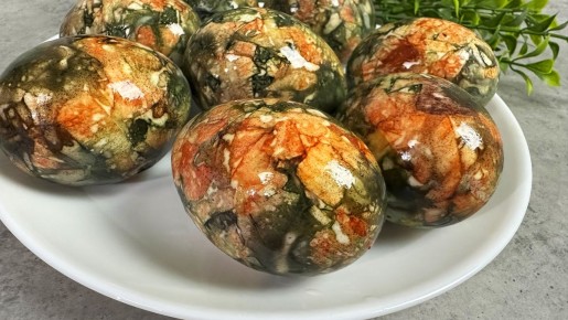 Натуральный способ покраски яиц на Пасху, который удивит каждого