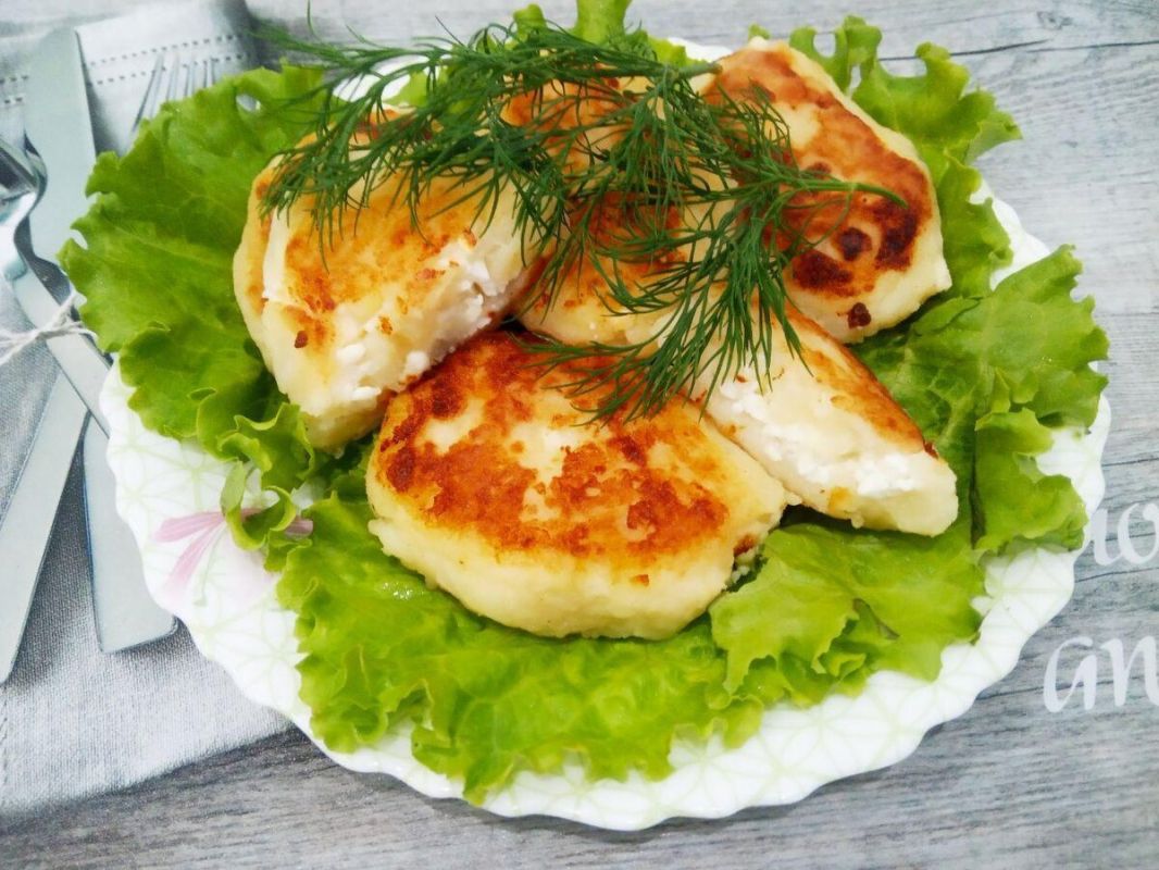 Необычные картофельные пирожки с творожной начинкой, которые стоит попробовать