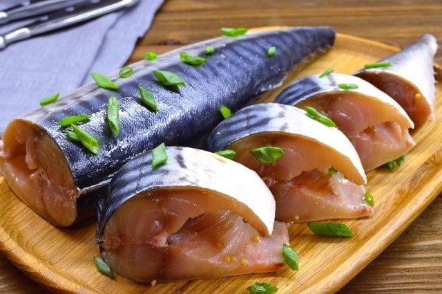Как приготовить малосольную скумбрию: простой и вкусный рецепт