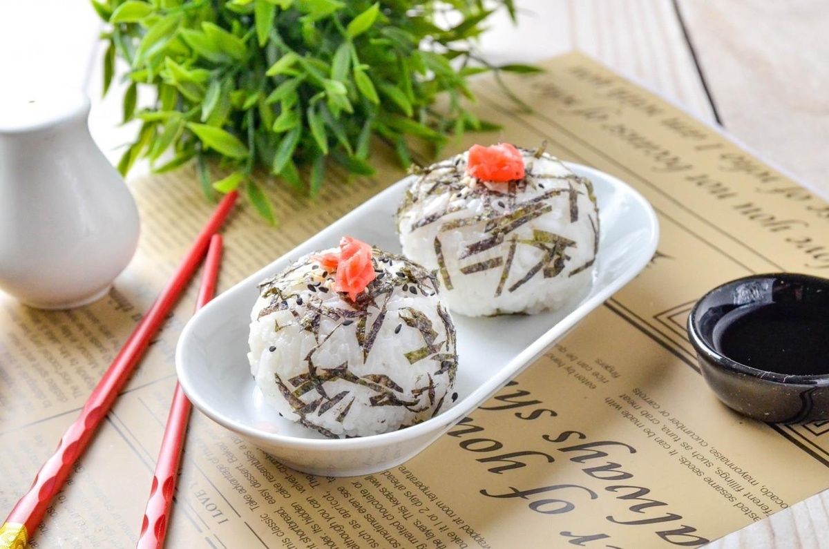 Нежные онигири с курицей терияки: ваши новые любимые закуски