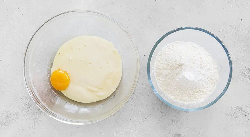 Легкий торт на сковороде: Минутка со сгущенкой