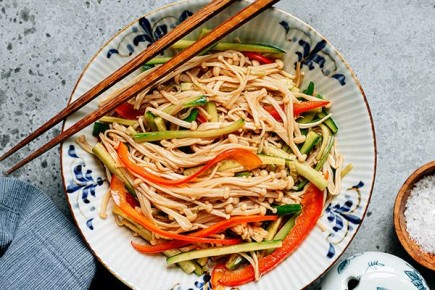 Салат из грибов эноки: китайская закуска, которая удивит каждого