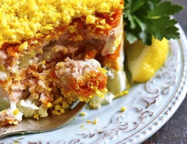 Новый вкусный салат для праздничного стола: лисья шубка