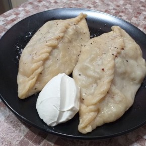 Откройте для себя Боман-бозу: удивительный паровой пирожок с мясом и овощами