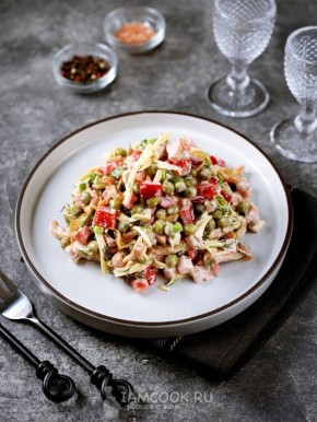 Праздничный салат с опятами: яркие вкусы за 10 минут