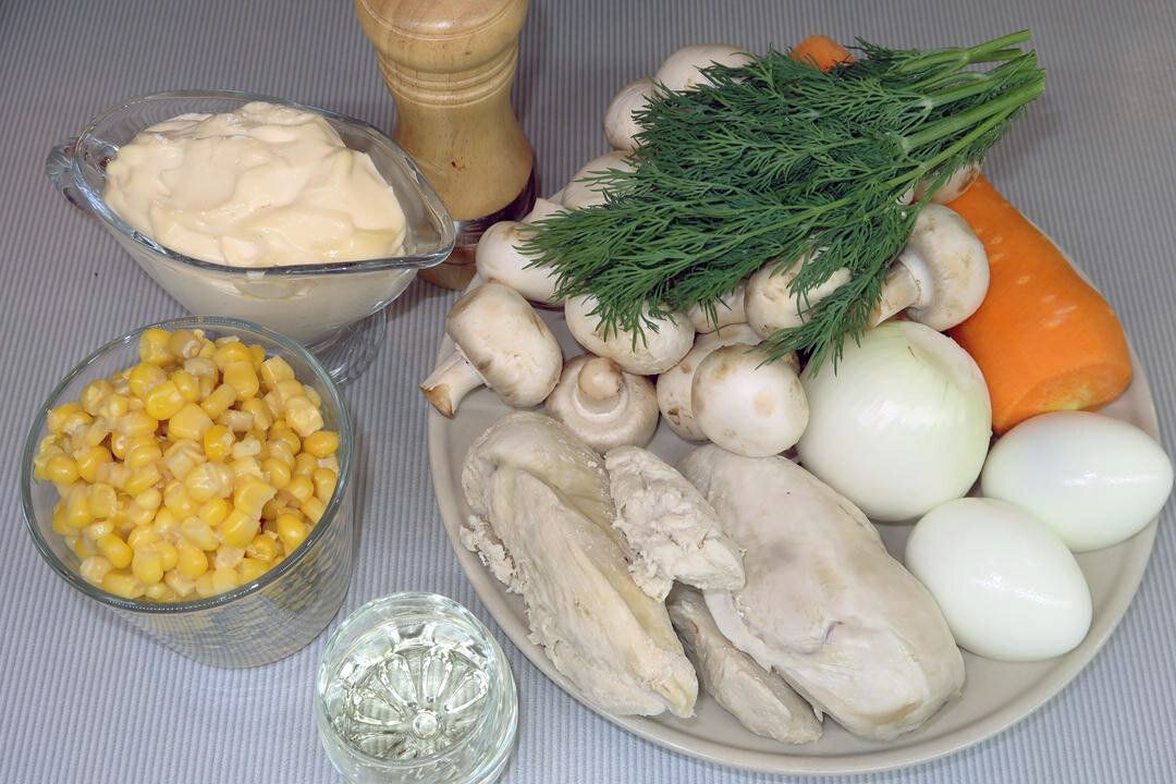 Салат с курицей и грибами: универсальное блюдо для любого стола