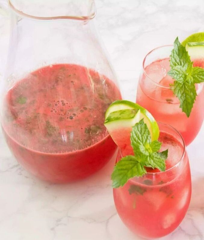 Освежающий арбузный мохито: идеальный коктейль для жарких дней