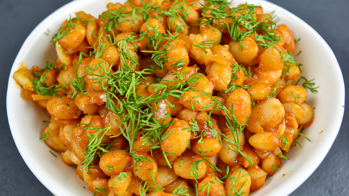 Простой и сытный рецепт фасоли в томатном соусе