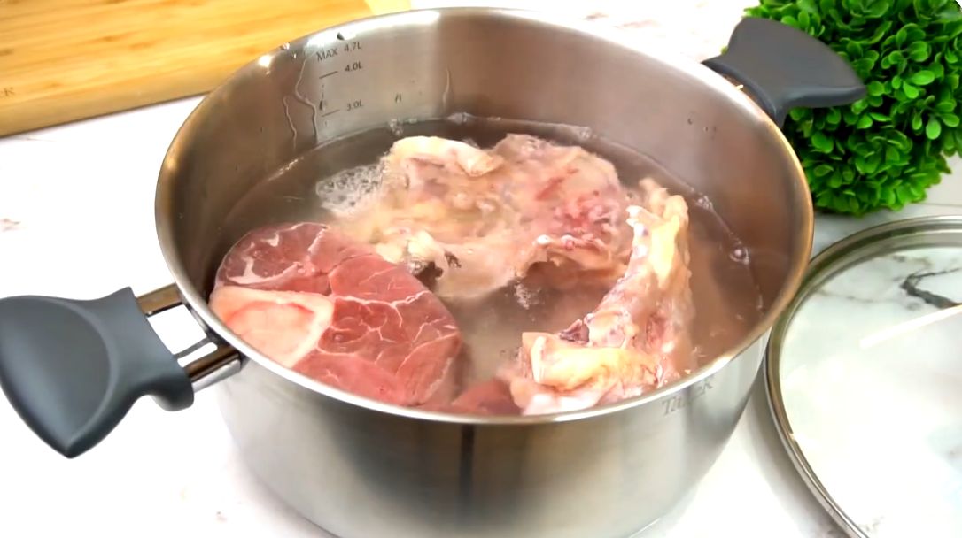 Как за 30 минут приготовить нежную говядину с помощниками из фруктов