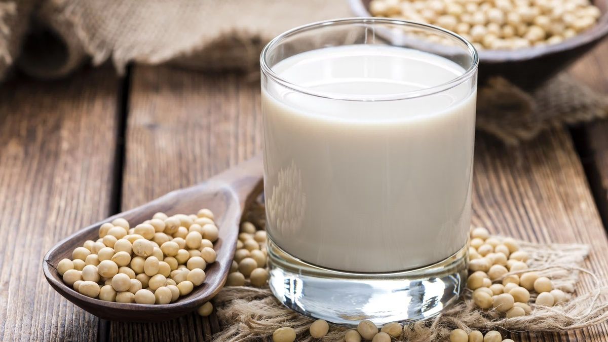 Соевое молоко: мифы и реальность растительной альтернативы