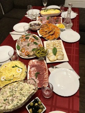 Как 6 января стал семейным праздником: вкусные традиции и домашние угощения