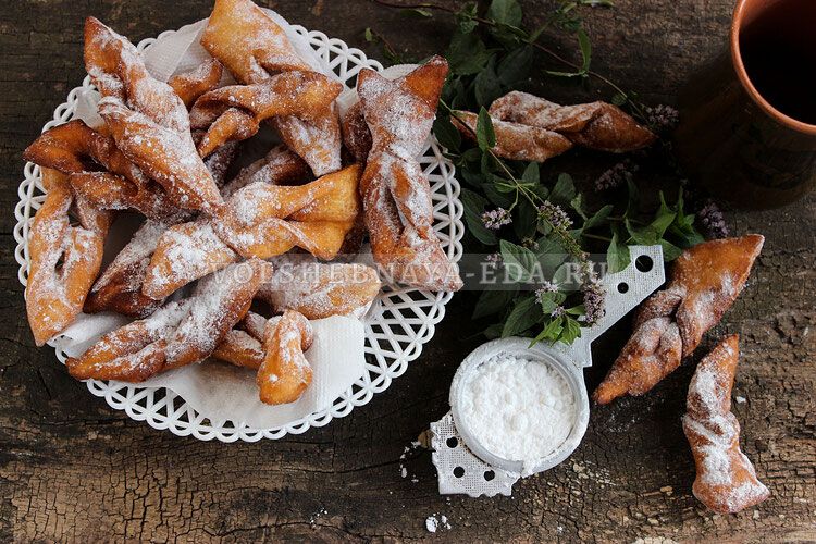 Как приготовить хворост на водке: возвращение советского лакомства