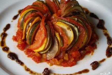 Погрузитесь в мир рататуя с томатным соусом