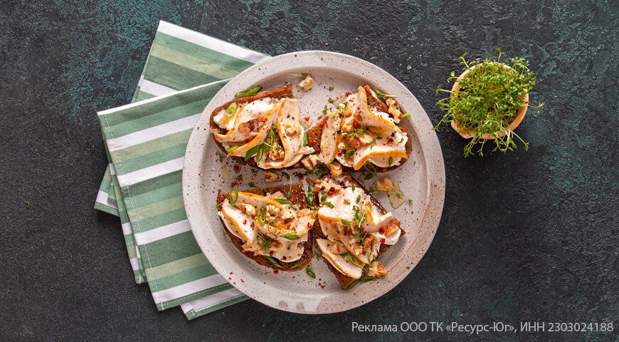 Неповторимые тосты с курицей и творожным сыром