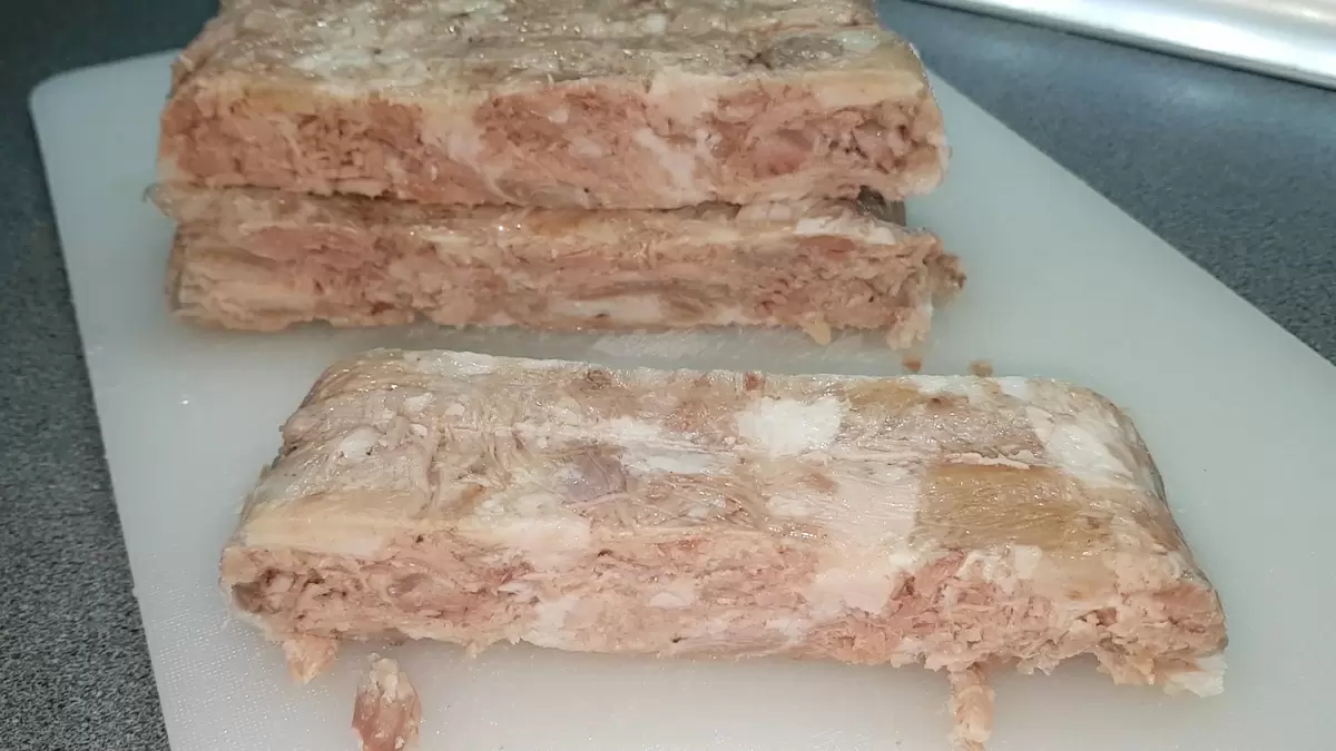 Как создать вкусное прессованное мясо из свиной рульки