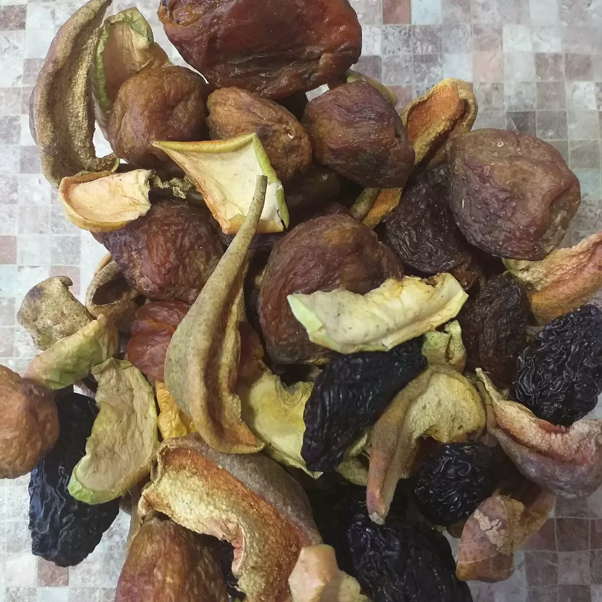 Как приготовить ароматный компот из сухофруктов с грецкими орехами