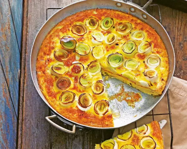 Итальянская фриттата: волшебное сочетание картофеля и лука-порея для гурманов