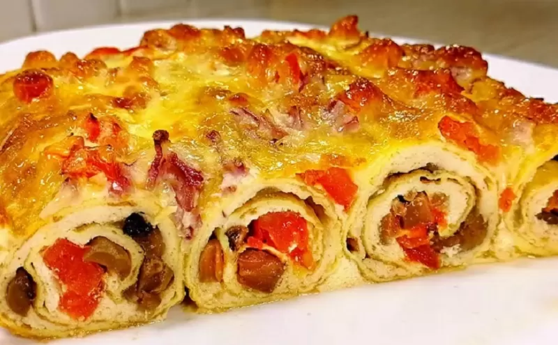 Готовим праздник: простые и эффектные рулетики из фарша на Новый год