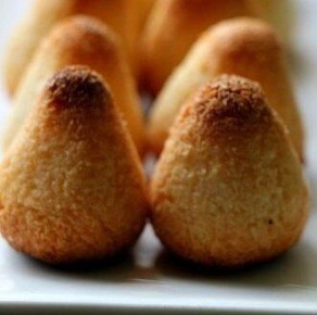 Простой десерт с кокосом: без муки и хлопот